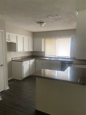 876 Dogwood Trail, Lancaster, TX 75146