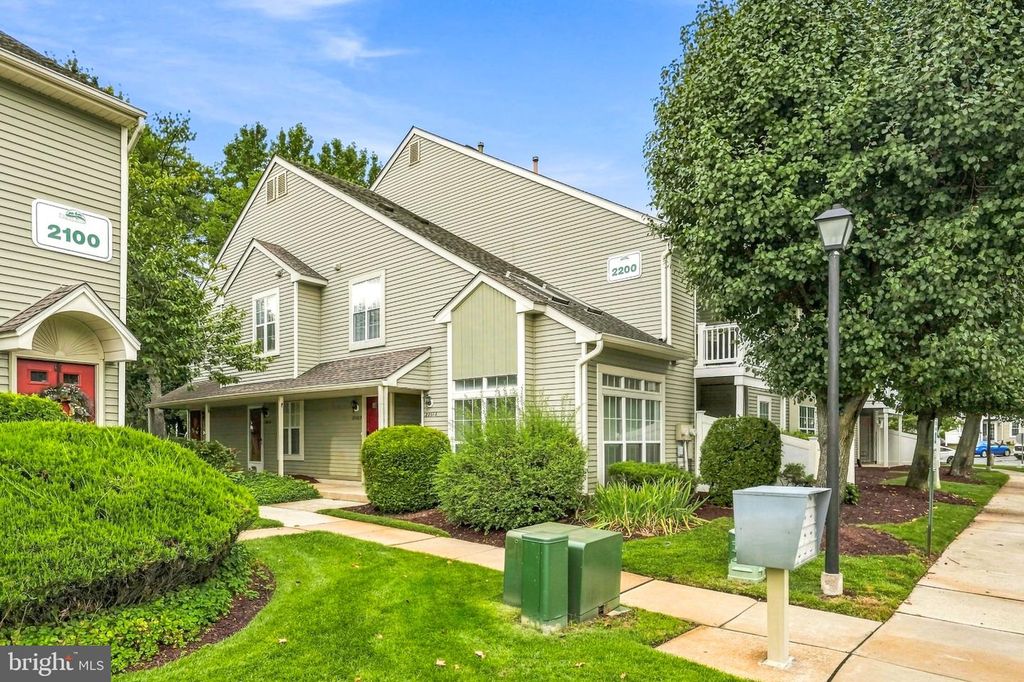 2202B YARMOUTH LN, MT LAUREL, NJ 08054 — exterior