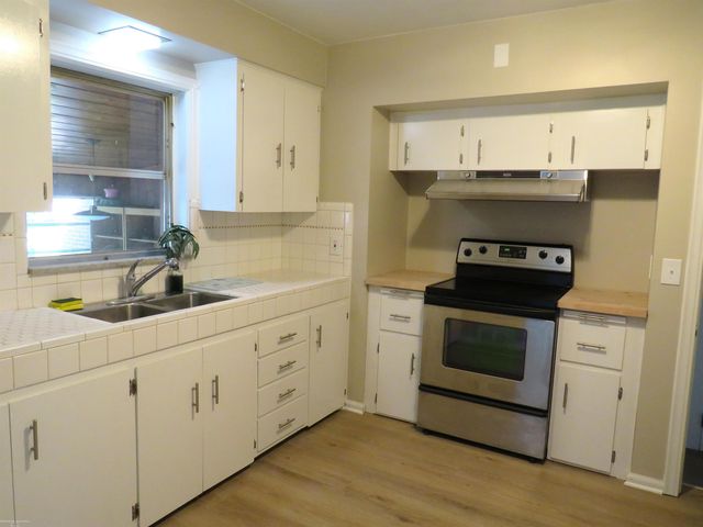 42501 Utica Road, Sterling Heights, MI 48314