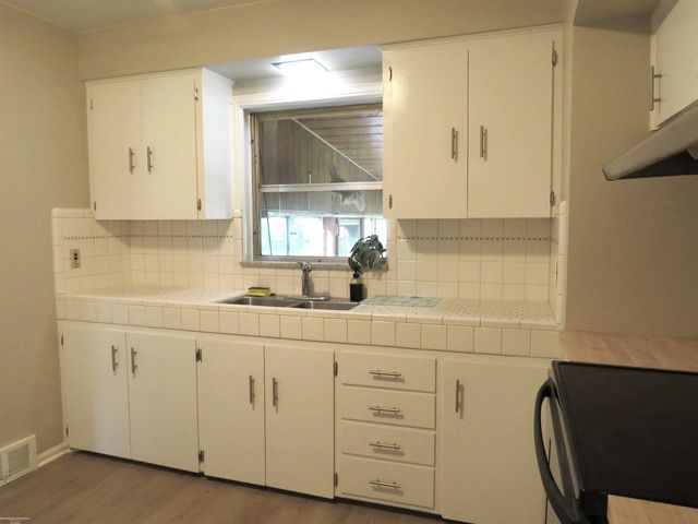42501 Utica Road, Sterling Heights, MI 48314