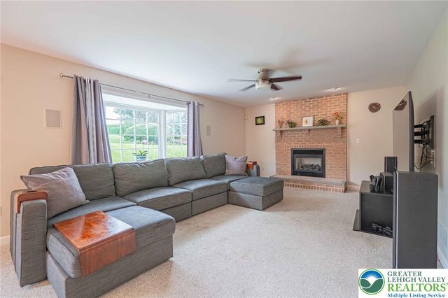 2243 Apple Road, Weisenberg Twp, PA 18051