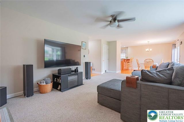 2243 Apple Road, Weisenberg Twp, PA 18051