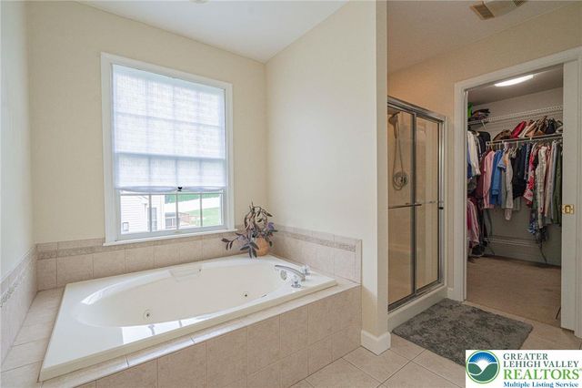 2243 Apple Road, Weisenberg Twp, PA 18051