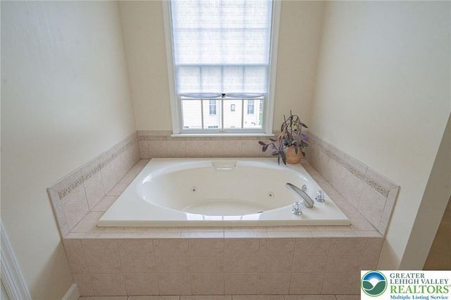 2243 Apple Road, Weisenberg Twp, PA 18051