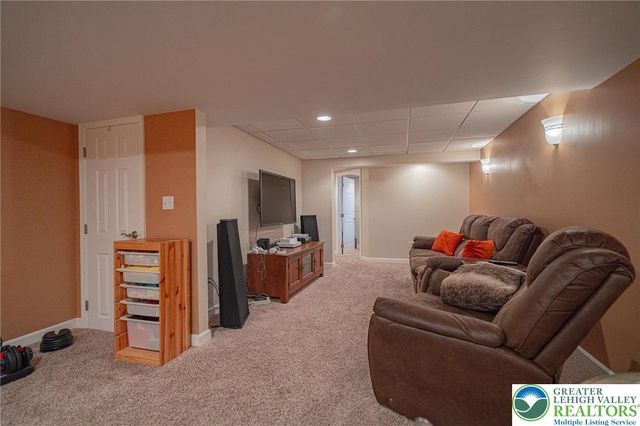 2243 Apple Road, Weisenberg Twp, PA 18051