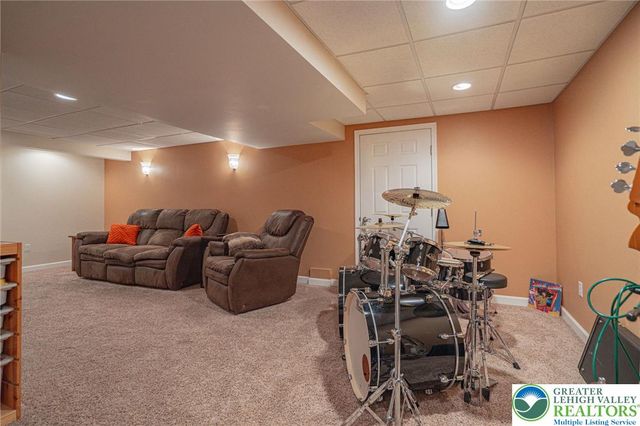 2243 Apple Road, Weisenberg Twp, PA 18051
