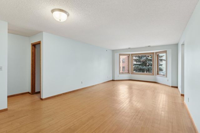 32 11th Avenue S 303, Hopkins, MN 55343