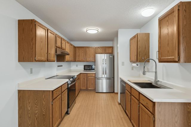 32 11th Avenue S 303, Hopkins, MN 55343