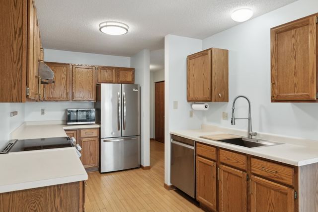 32 11th Avenue S 303, Hopkins, MN 55343