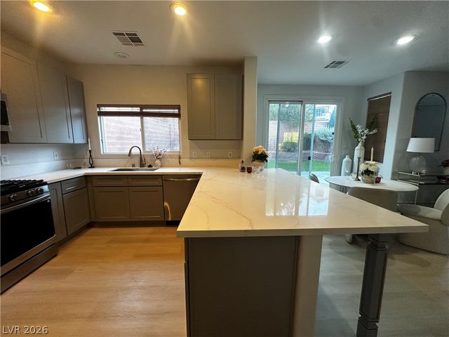 537 Lacabana Beach Drive, Las Vegas, NV 89138