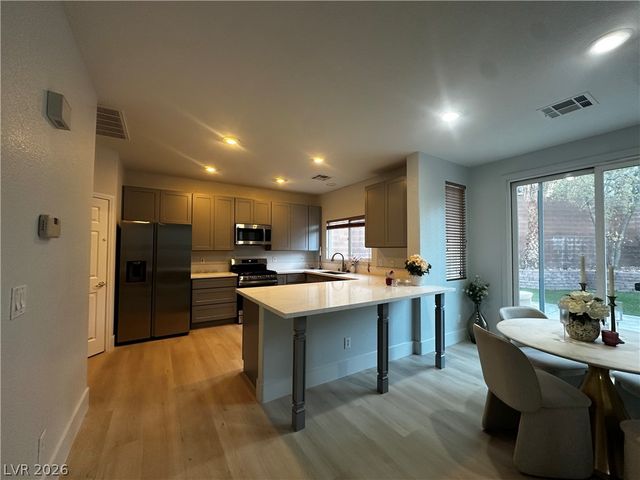 537 Lacabana Beach Drive, Las Vegas, NV 89138