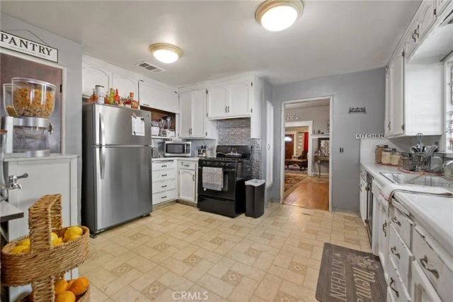 300 N Berry Road, Tipton, CA 93272