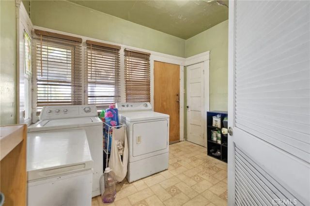 300 N Berry Road, Tipton, CA 93272