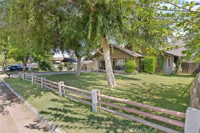300 N Berry Road, Tipton, CA 93272