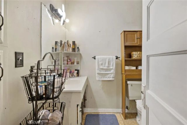 300 N Berry Road, Tipton, CA 93272