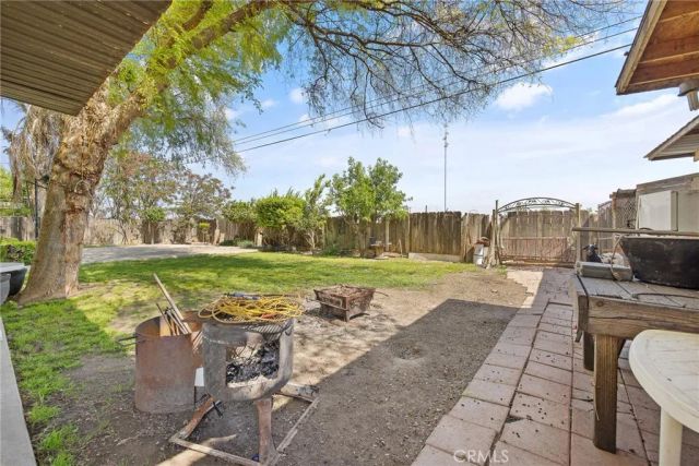 300 N Berry Road, Tipton, CA 93272