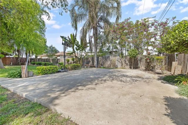 300 N Berry Road, Tipton, CA 93272