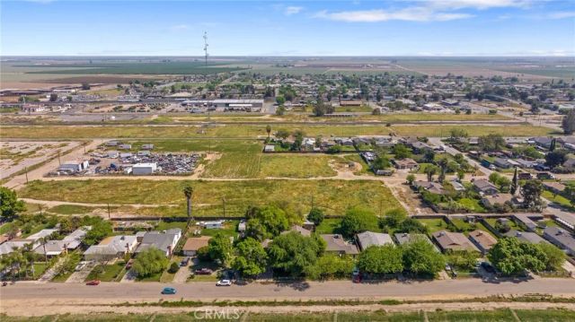 300 N Berry Road, Tipton, CA 93272