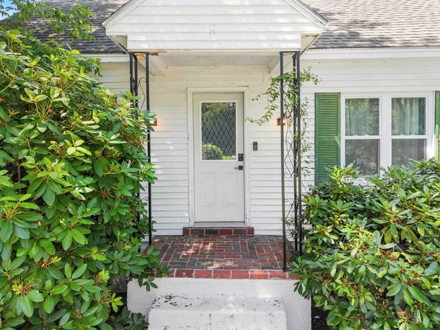 18 Warren Avenue, Goffstown, NH 03045