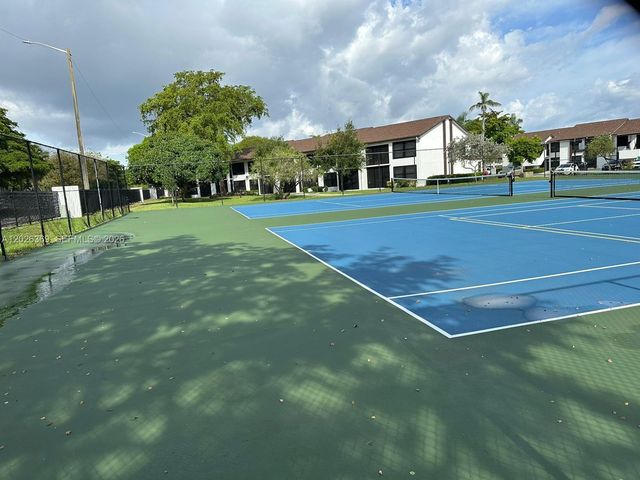 215 Lake Pointe Dr 204, Oakland Park, FL 33309