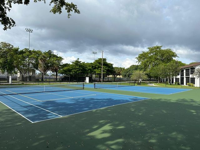 215 Lake Pointe Dr 204, Oakland Park, FL 33309