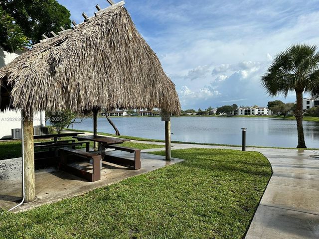 215 Lake Pointe Dr 204, Oakland Park, FL 33309