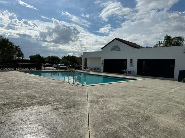 215 Lake Pointe Dr 204, Oakland Park, FL 33309