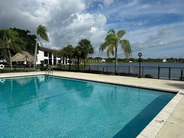 215 Lake Pointe Dr 204, Oakland Park, FL 33309