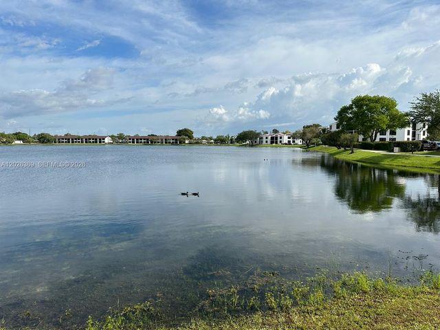215 Lake Pointe Dr 204, Oakland Park, FL 33309
