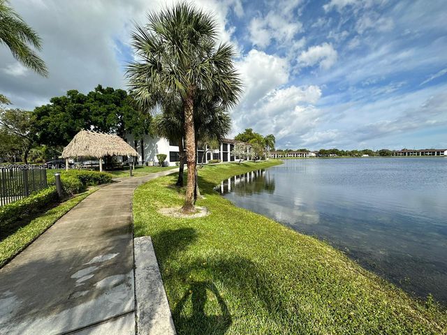 215 Lake Pointe Dr 204, Oakland Park, FL 33309