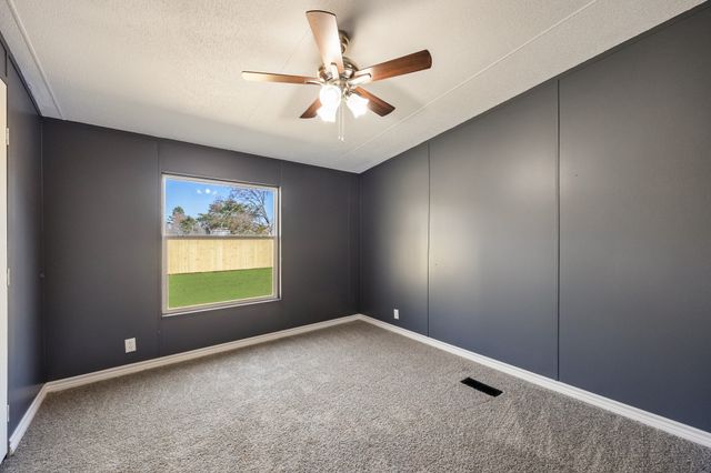 1906 Evelyn Street, Hawk Cove, TX 75474