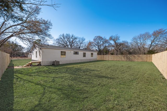 1906 Evelyn Street, Hawk Cove, TX 75474