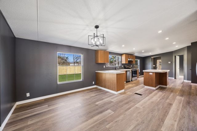 1906 Evelyn Street, Hawk Cove, TX 75474