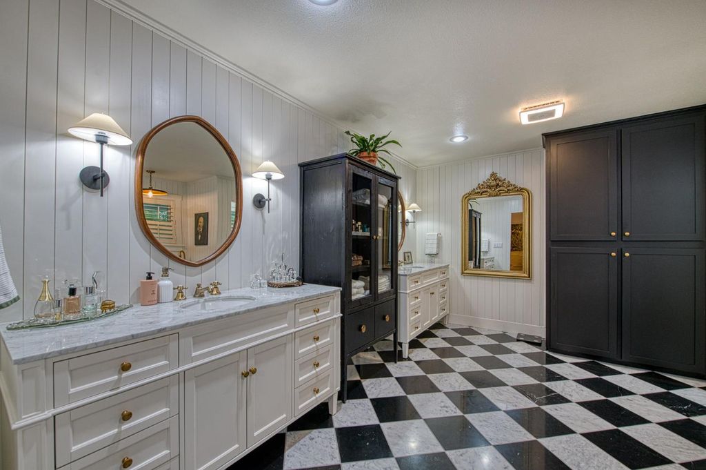 Image 13 of property listing at 7334 N Teilman Avenue, Fresno, CA 93711