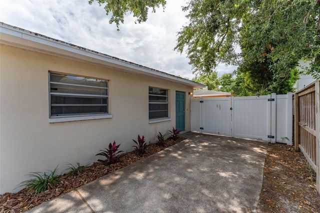 811 20TH AVENUE N, St Petersburg, FL 33704