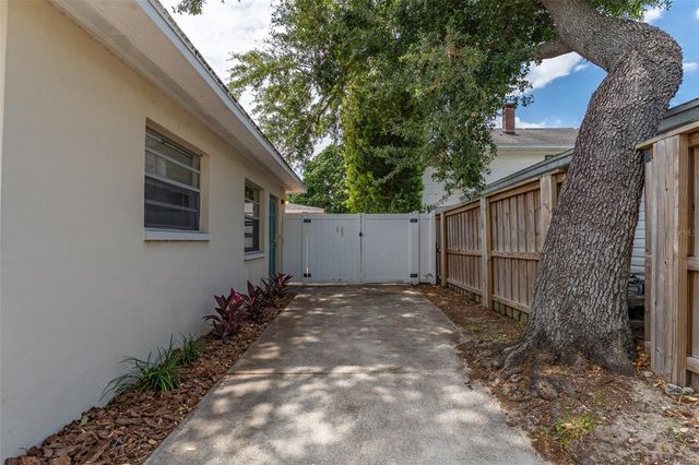 811 20TH AVENUE N, St Petersburg, FL 33704