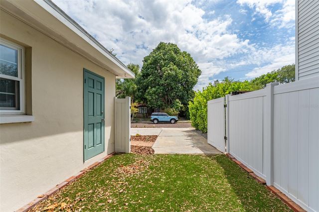 811 20TH AVENUE N, St Petersburg, FL 33704