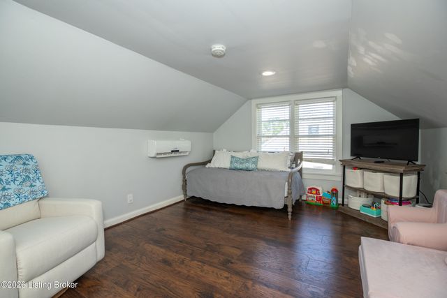 4110 Ledyard Rd, Louisville, KY 40207