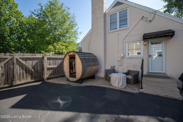 4110 Ledyard Rd, Louisville, KY 40207