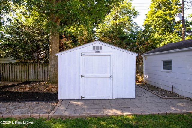 4110 Ledyard Rd, Louisville, KY 40207