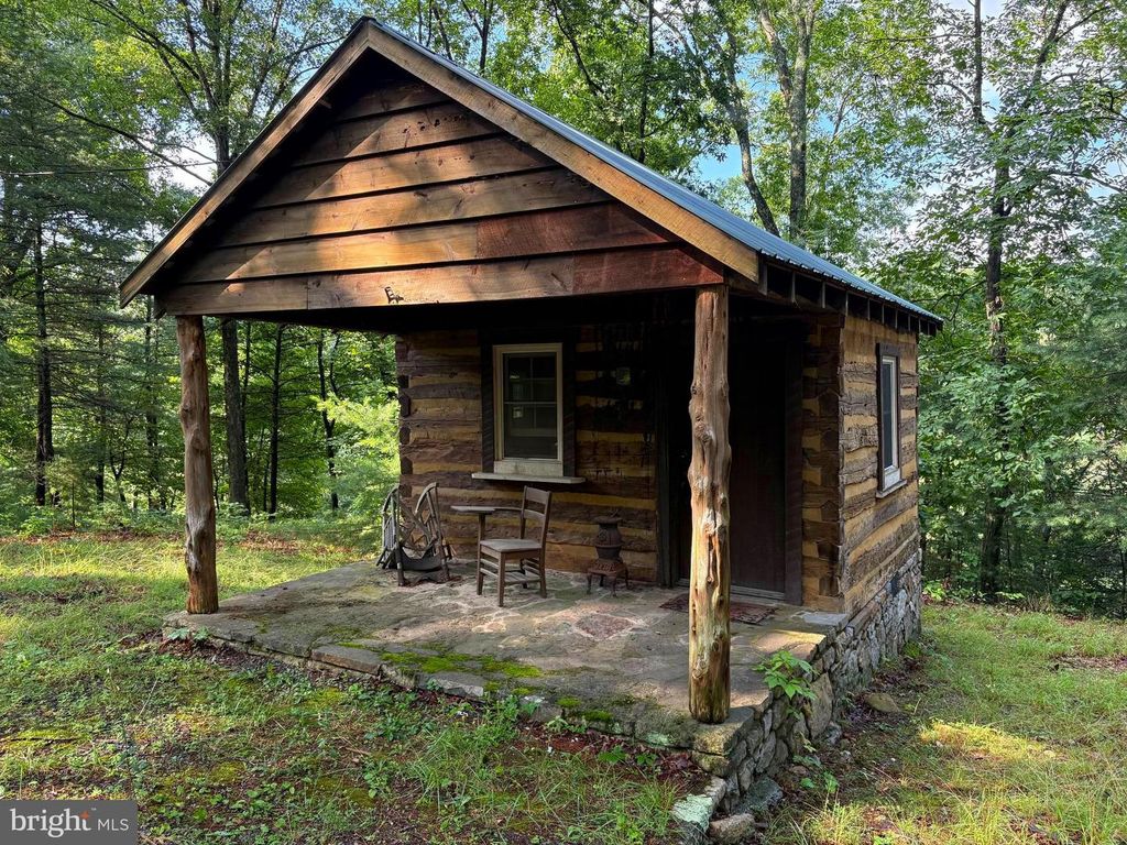 552 TWIN FLOWER LN, Slanesville, WV 25444