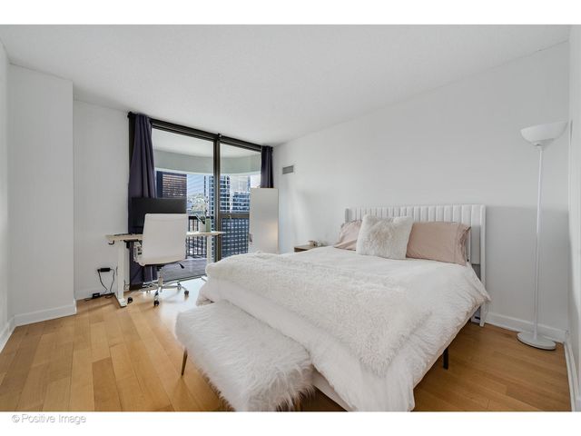 400 N Lasalle Boulevard 4402, Chicago, IL 60654