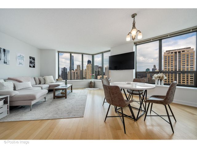 400 N Lasalle Boulevard 4402, Chicago, IL 60654