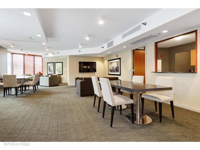 400 N Lasalle Boulevard 4402, Chicago, IL 60654