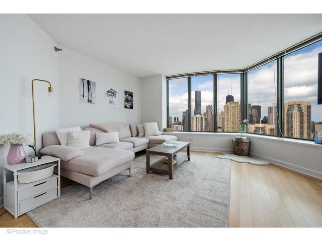400 N Lasalle Boulevard 4402, Chicago, IL 60654