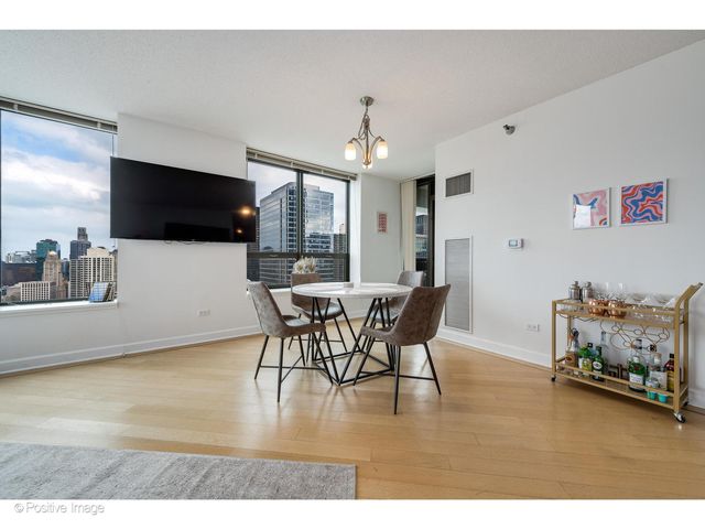 400 N Lasalle Boulevard 4402, Chicago, IL 60654