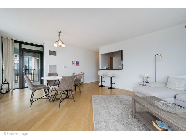 400 N Lasalle Boulevard 4402, Chicago, IL 60654