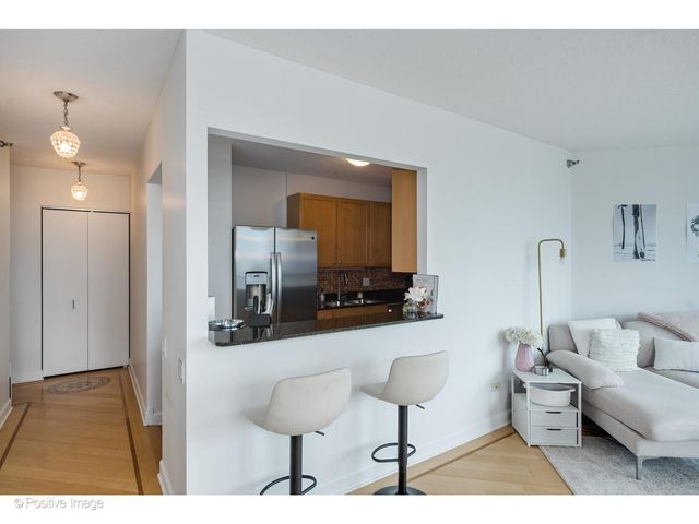 400 N Lasalle Boulevard 4402, Chicago, IL 60654