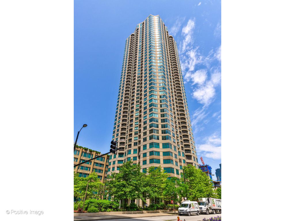 400 N Lasalle Boulevard 4402, Chicago, IL 60654