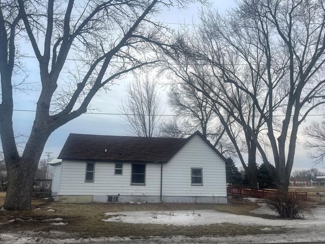 200 5th Street, Walnut Grove, MN 56180